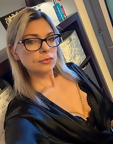 Amateur MILF Private Pics